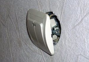 Замена выключателя света в квартире в Самаре