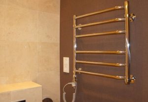 Установка электрического полотенцесушителя в ванной в Самаре